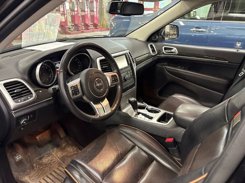 Used 2011 Jeep Grand Cherokee Laredo AWD/4WD image 4