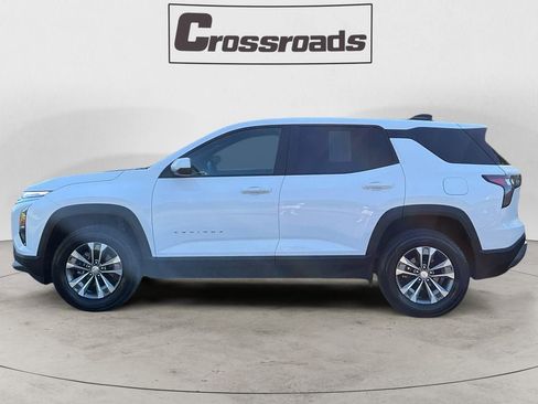 Used 2026 Chevrolet Equinox LT FWD image 2