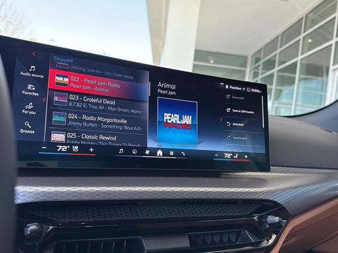 Used 2025 BMW M440i Convertible w/ Premium Package image 17