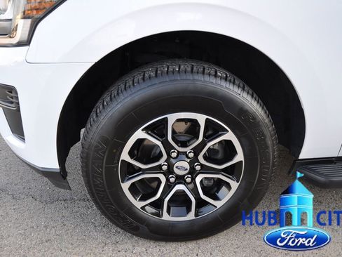 Used 2024 Ford Expedition Max XLT AWD/4WD image 9