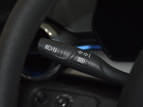 Used 2025 Chevrolet Trax LT FWD image 10