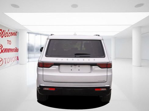 Used 2023 Jeep Wagoneer L Series II AWD/4WD image 6