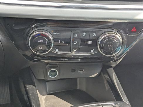 Used 2025 Chevrolet Trax LT w/ LT Convenience Package image 22