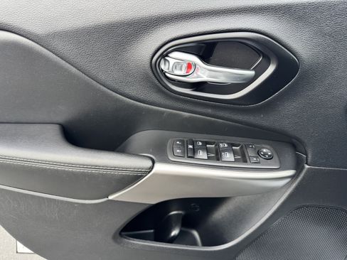 Used 2021 Jeep Cherokee Latitude Lux 80th Anniv w/ Quick Order Package 26U 80TH image 10