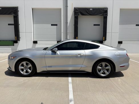 Used 2015 Ford Mustang Coupe RWD image 6
