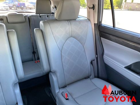 Used 2023 Toyota Highlander Platinum AWD/4WD image 29