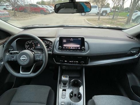 Used 2023 Nissan Rogue SV image 11