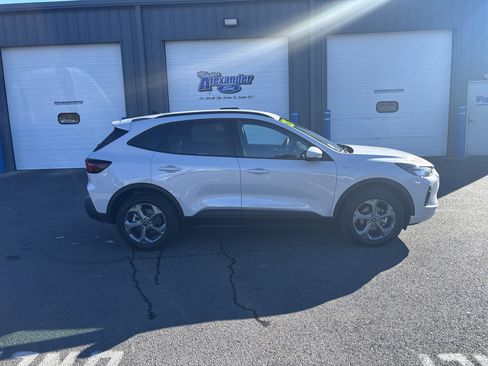 Used 2025 Ford Escape ST-Line Select image 2