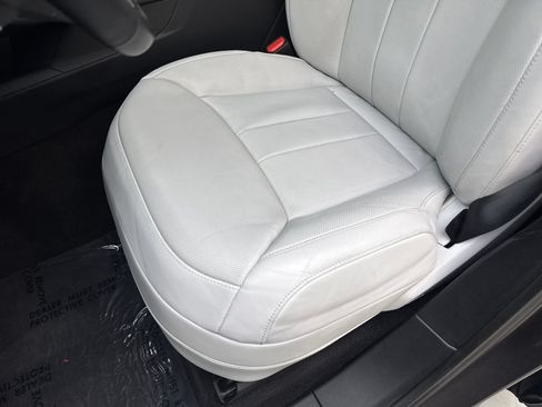 Used 2024 Land Rover Range Rover Sport SE AWD/4WD image 28