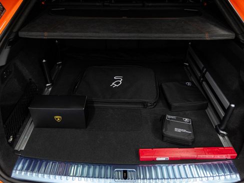 Used 2025 Lamborghini Urus SE image 16