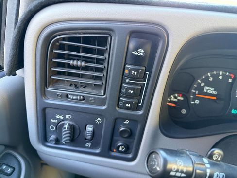 Used 2006 GMC Sierra 2500 SLT w/ Heavy-Duty Power Package image 31