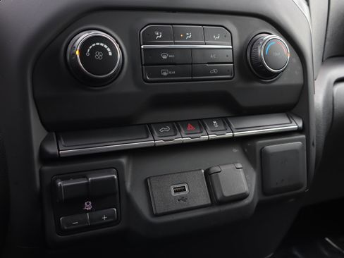 Used 2019 Chevrolet Silverado 1500 Custom image 14