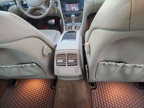 Used 2009 Mercedes-Benz E 350 Sedan image 29