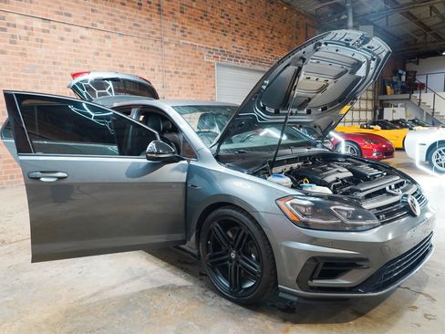 Used 2018 Volkswagen Golf R 4-Door AWD/4WD image 29