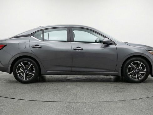 Used 2025 Nissan Sentra SV image 11
