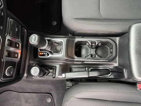 Used 2021 Jeep Wrangler Sport AWD/4WD image 18