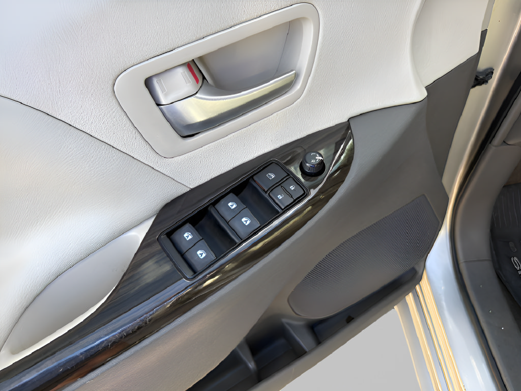 Used 2017 Toyota Sienna XLE w/ XLE Navigation Package FWD image 14