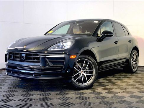 Certified 2023 Porsche Macan AWD/4WD image 1