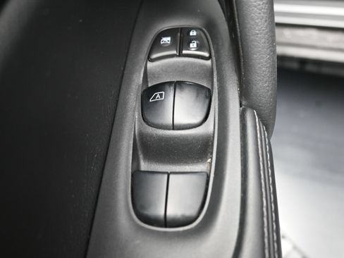 Used 2017 Nissan Rogue SL w/ SL Premium Package FWD image 16