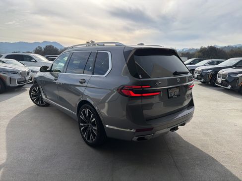 Used 2023 BMW X7 xDrive40i image 2