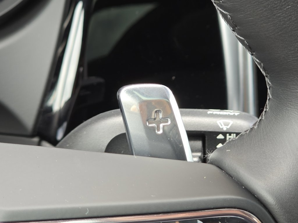 Certified 2024 Porsche Macan AWD/4WD image 32