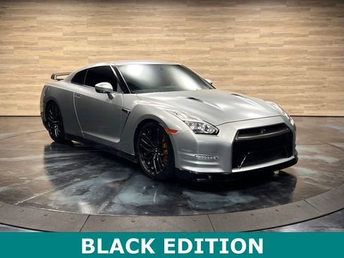 Used 2016 Nissan GT-R Black Edition image 1