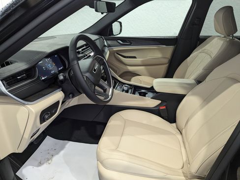 New 2025 Jeep Grand Cherokee Limited w/ Luxury Tech Group II image 14