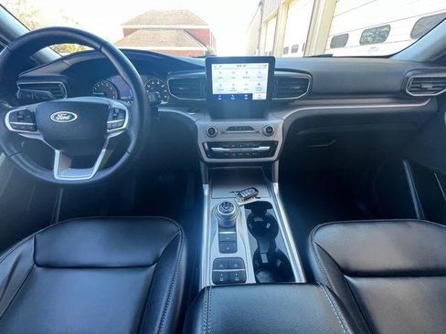 Used 2024 Ford Explorer XLT w/ Equipment Group 202A image 13