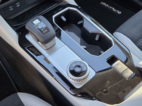 New 2026 Mitsubishi Outlander SE image 16