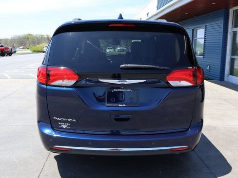 Used 2017 Chrysler Pacifica Touring-L Plus FWD image 7