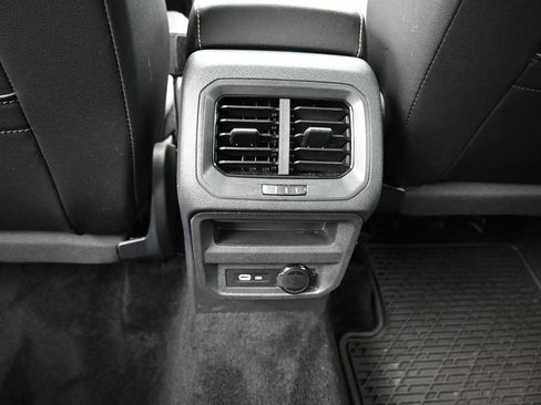 Used 2024 Volkswagen Tiguan SE w/ Panoramic Sunroof Package AWD/4WD image 13