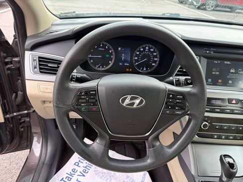 Used 2016 Hyundai Sonata SE FWD image 16