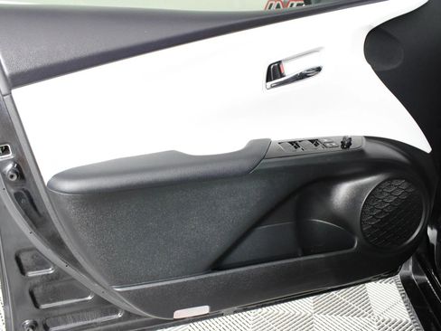 Used 2022 Toyota Prius XLE w/ Advanced Technology Package AWD/4WD image 37
