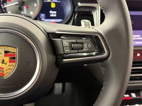 Certified 2026 Porsche Macan AWD/4WD image 18
