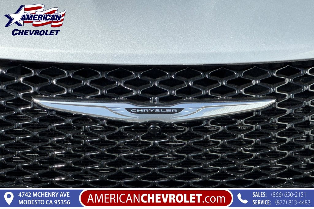 Used 2023 Chrysler Pacifica Touring-L FWD image 40