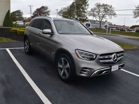 Used 2021 Mercedes-Benz GLC 300 4MATIC image 2