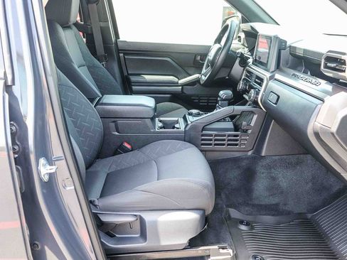 Certified 2025 Toyota Tacoma SR5 AWD/4WD image 20