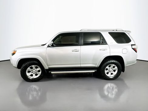 Used 2016 Toyota 4Runner SR5 image 4