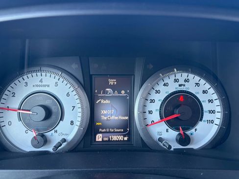 Used 2017 Toyota Sienna SE image 19