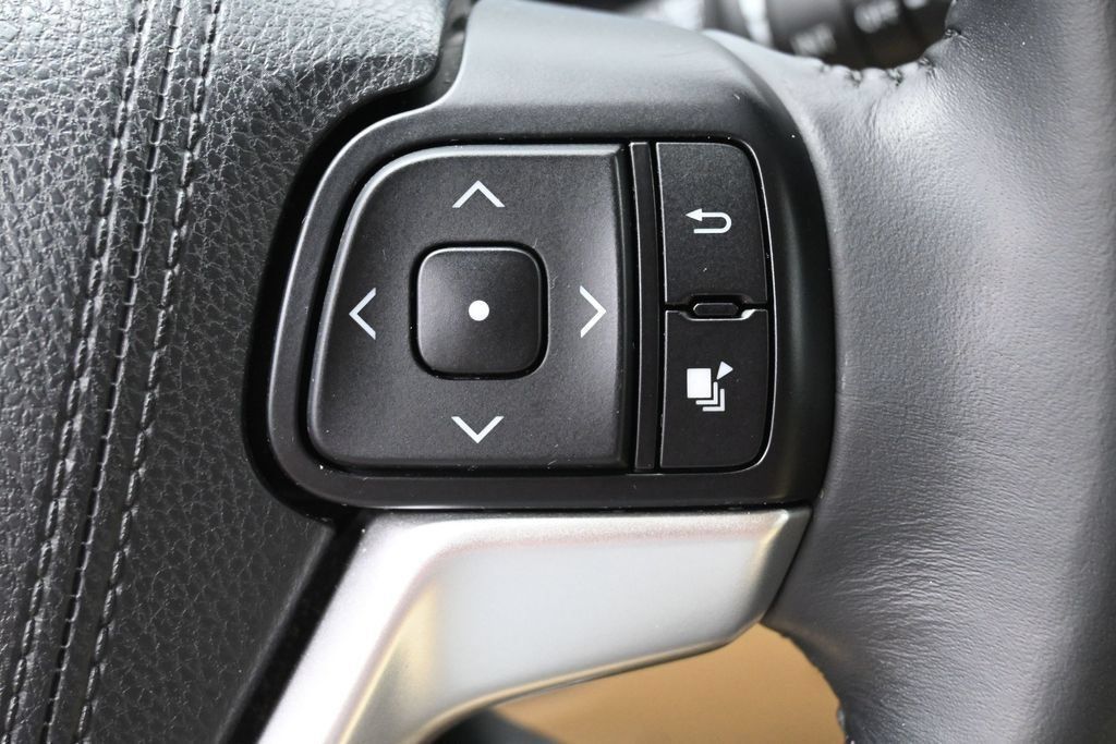 Used 2015 Toyota Highlander XLE AWD/4WD image 18