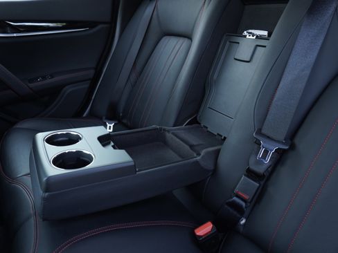 Used 2022 Maserati Ghibli Modena image 31