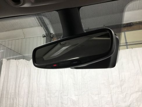 Used 2023 Chrysler Pacifica Limited image 35