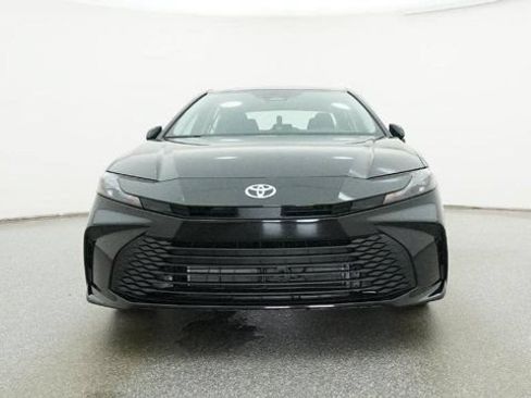 New 2026 Toyota Camry Hybrid FWD image 30
