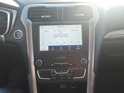 Used 2020 Ford Fusion SE image 25