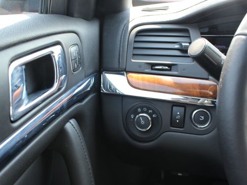 Used 2013 Lincoln MKS FWD image 12