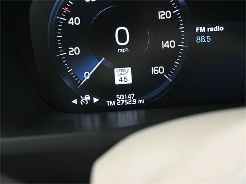 Used 2022 Volvo XC90 T6 Momentum w/ Advanced Package image 27