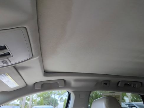 Used 2011 Cadillac SRX Luxury FWD image 13