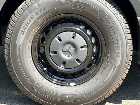 New 2024 Mercedes-Benz eSprinter 170 Cargo image 31