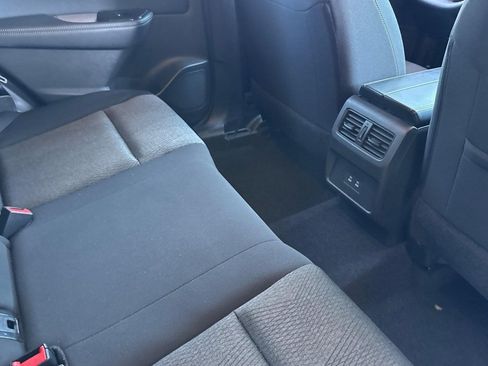 Used 2025 Nissan Rogue SV FWD image 30