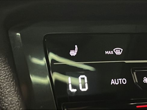 Used 2023 Volkswagen Tiguan SE w/ Panoramic Sunroof Package AWD/4WD image 28